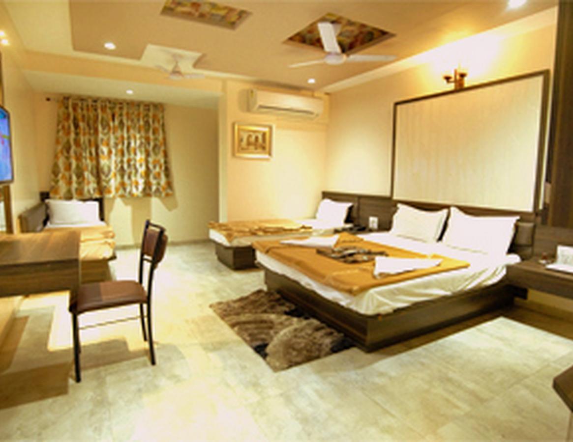 Hotel Sai Suraj Park Shirdi Bagian luar foto