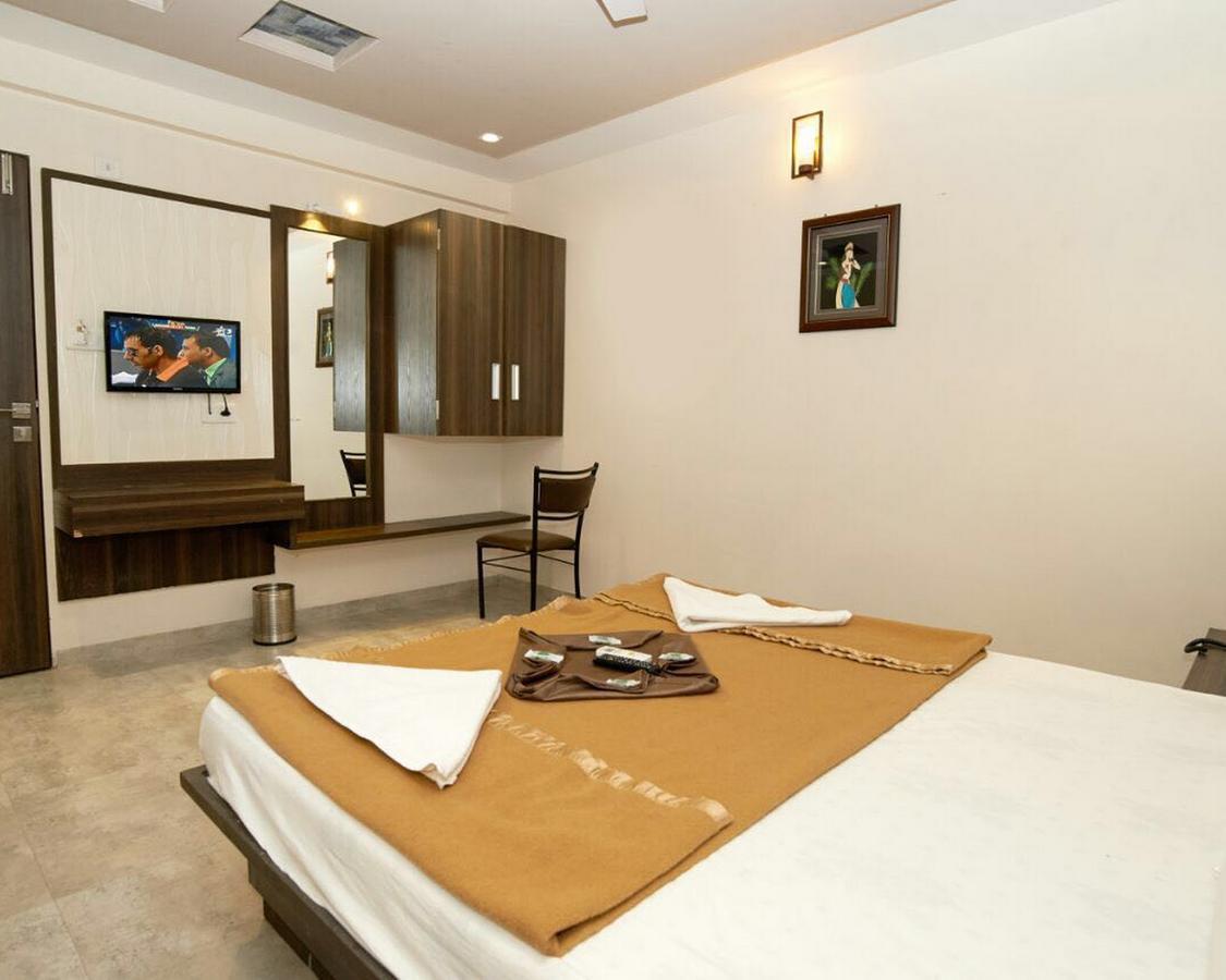 Hotel Sai Suraj Park Shirdi Bagian luar foto