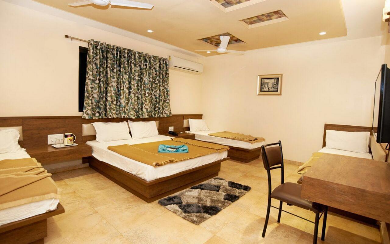 Hotel Sai Suraj Park Shirdi Bagian luar foto