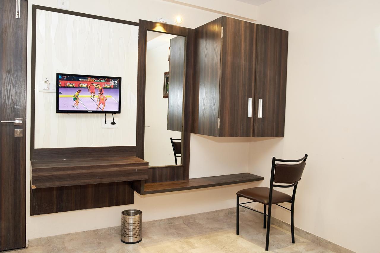 Hotel Sai Suraj Park Shirdi Bagian luar foto