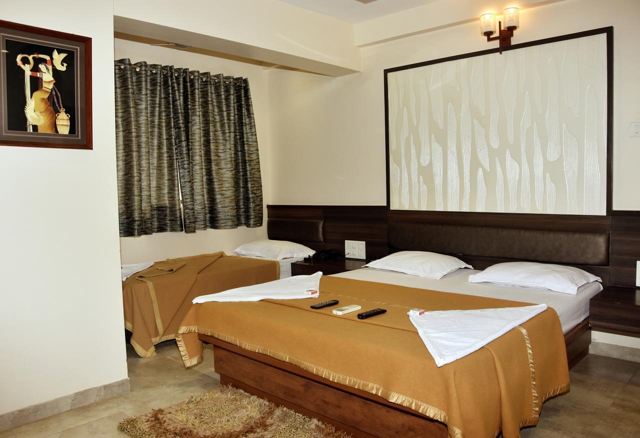 Hotel Sai Suraj Park Shirdi Bagian luar foto