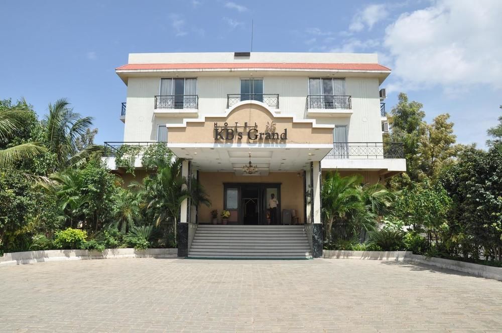 Hotel Sai Suraj Park Shirdi Bagian luar foto