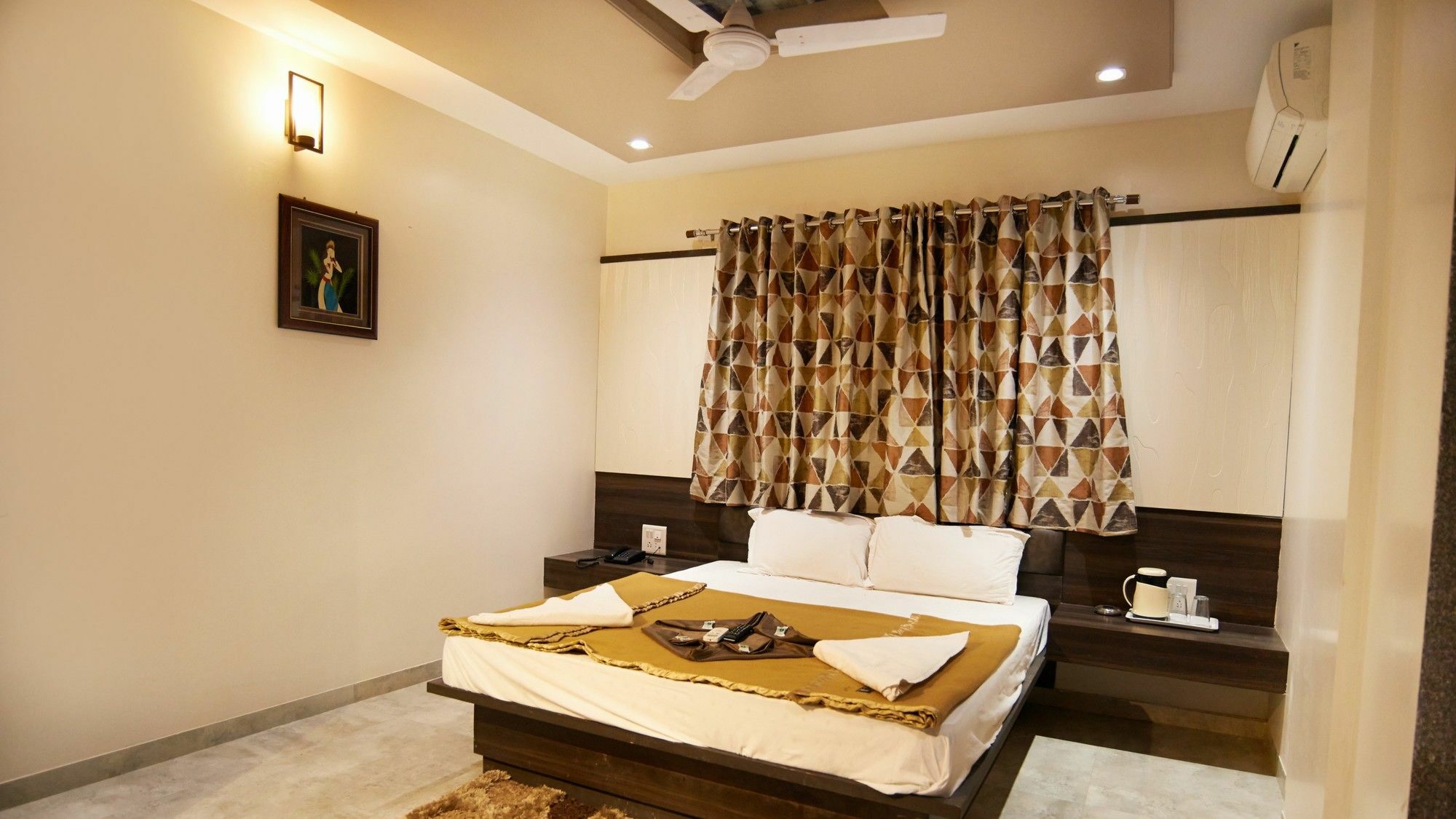 Hotel Sai Suraj Park Shirdi Bagian luar foto
