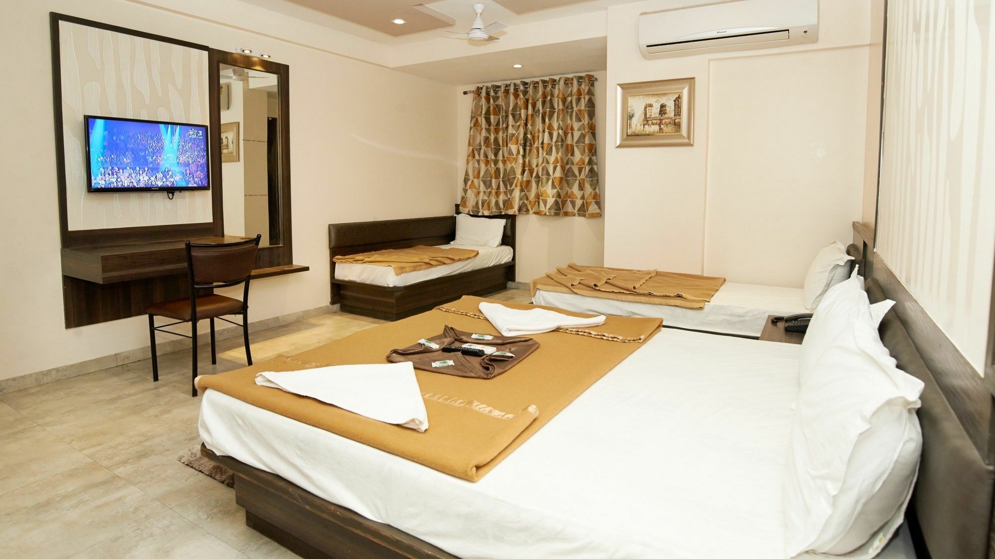 Hotel Sai Suraj Park Shirdi Bagian luar foto