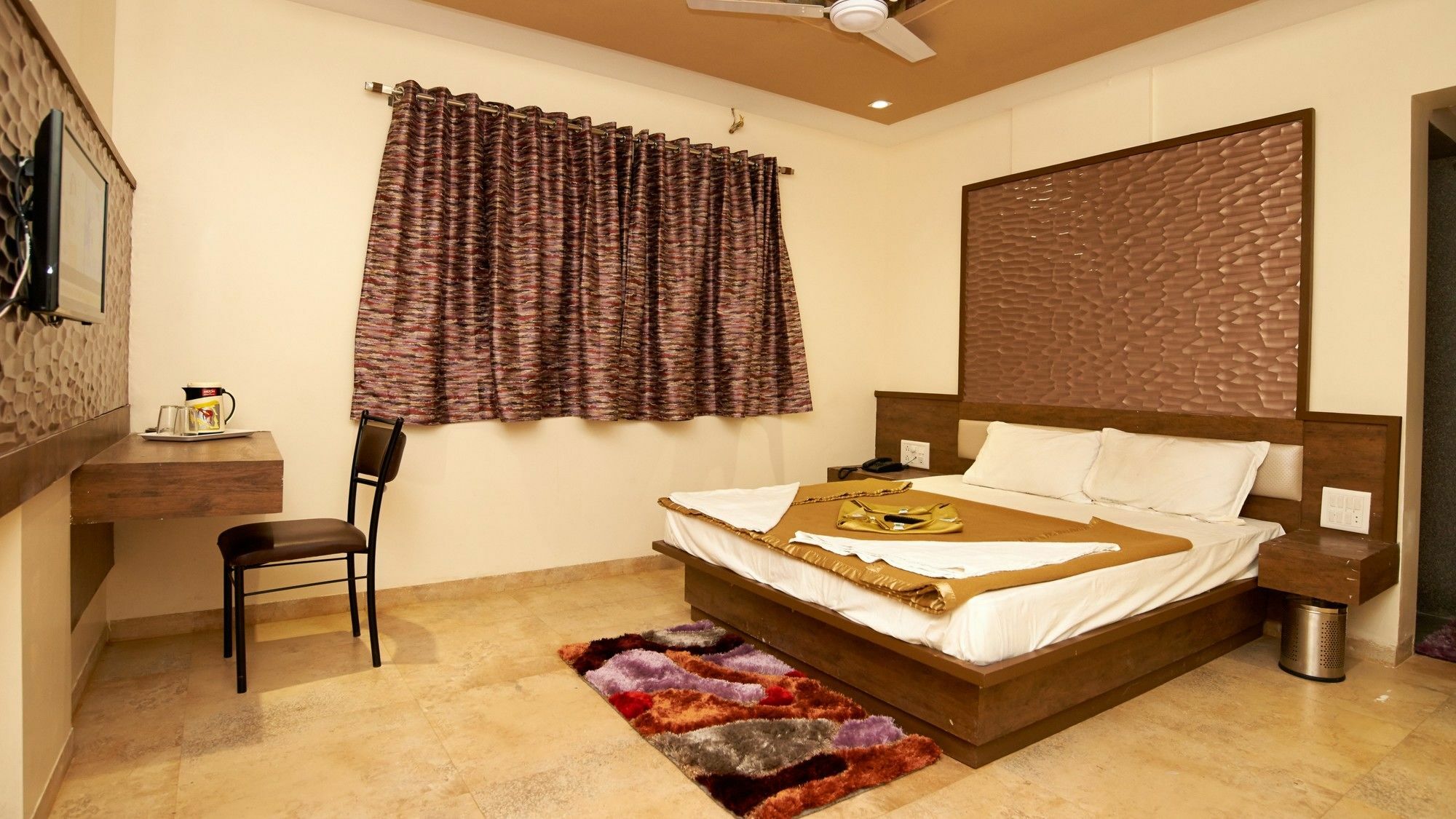 Hotel Sai Suraj Park Shirdi Bagian luar foto