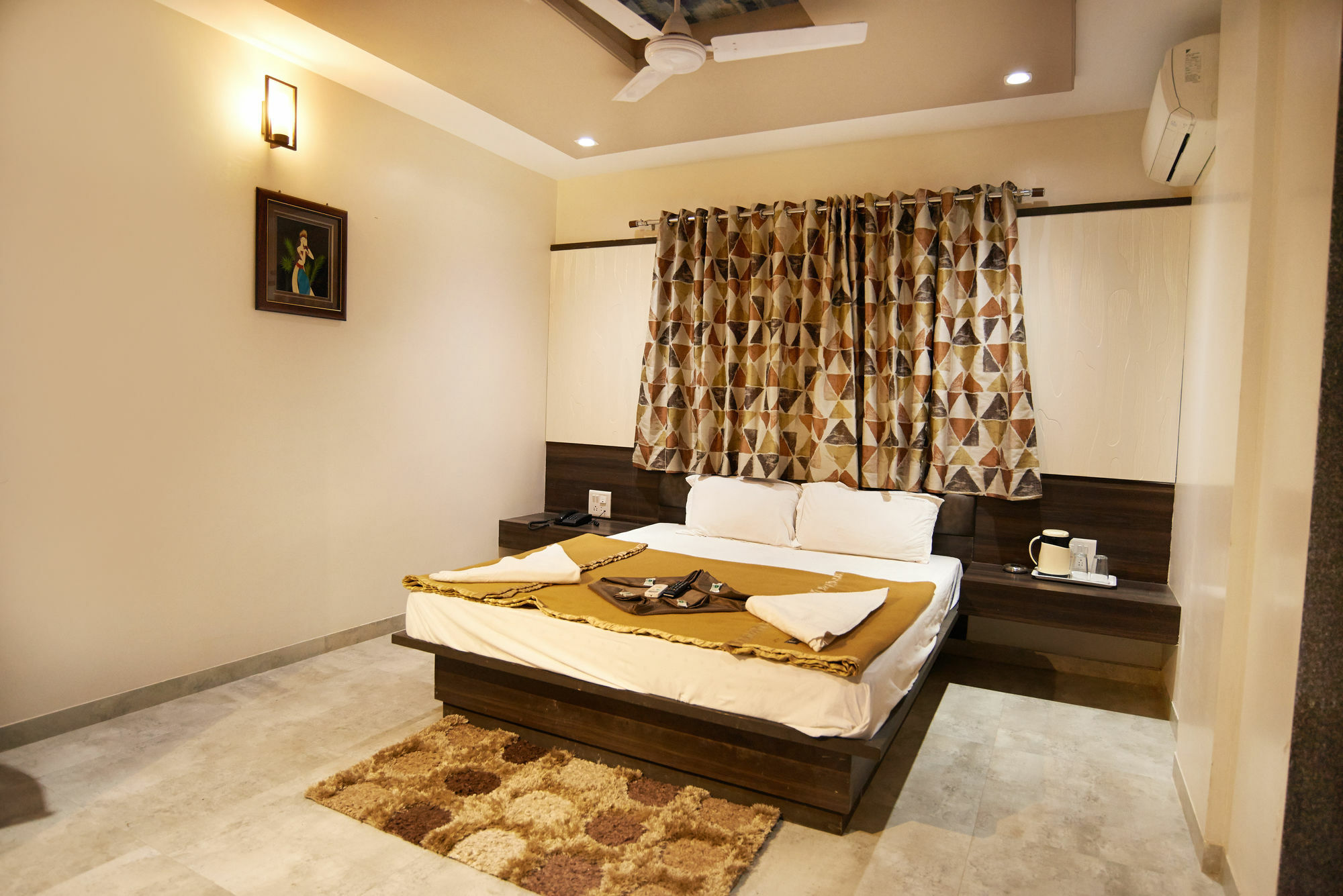 Hotel Sai Suraj Park Shirdi Bagian luar foto