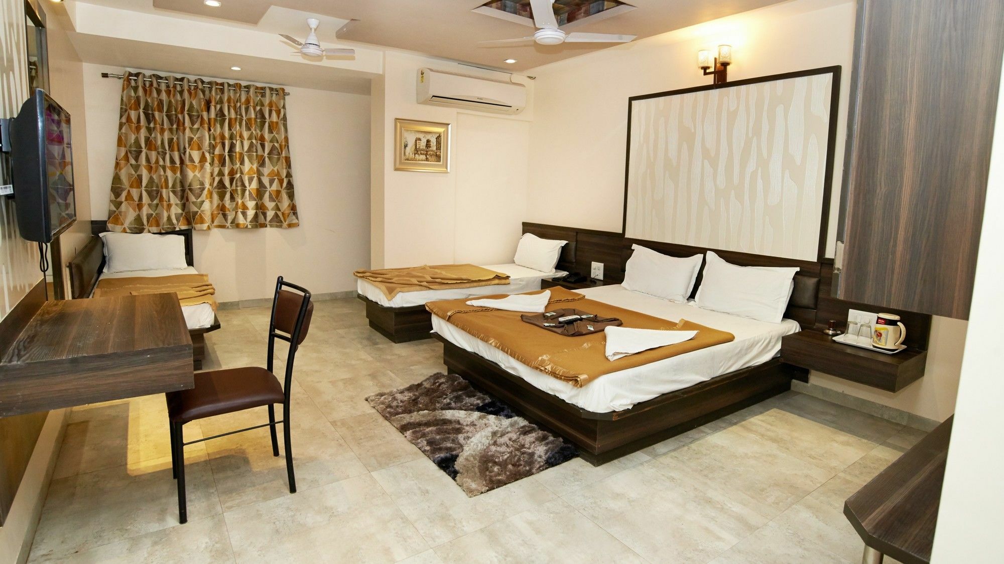 Hotel Sai Suraj Park Shirdi Bagian luar foto