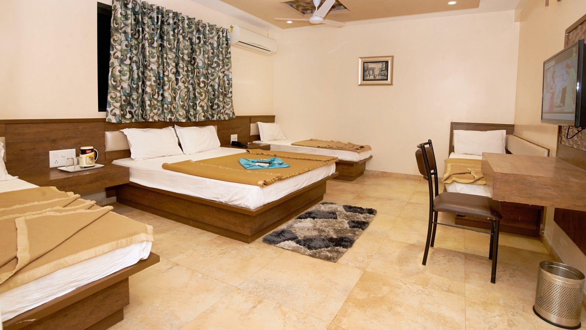 Hotel Sai Suraj Park Shirdi Bagian luar foto