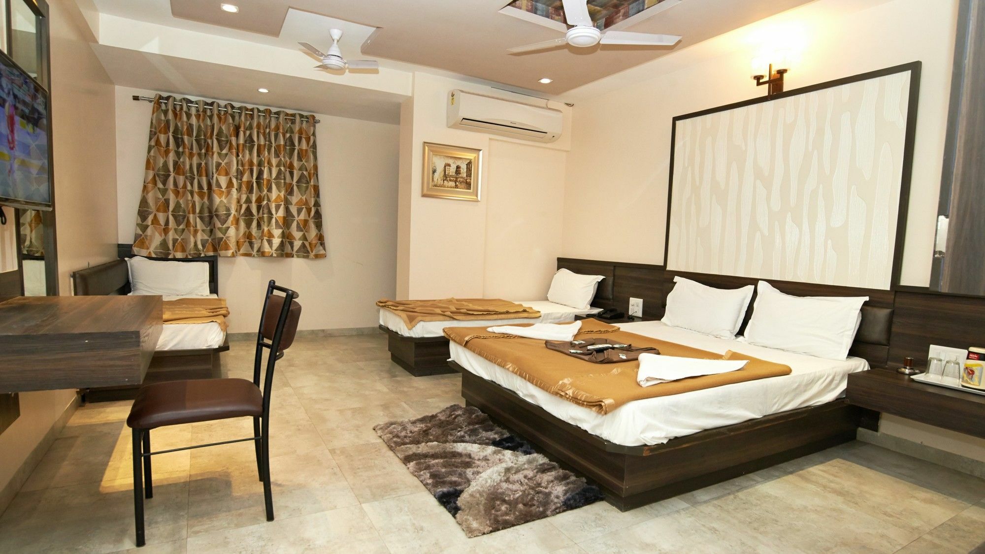 Hotel Sai Suraj Park Shirdi Bagian luar foto